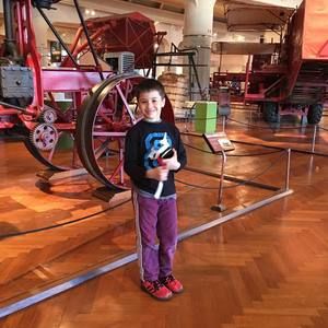 Meet your Posher, Zeina